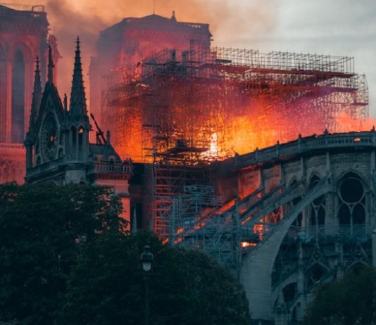 notre dame brule netflix