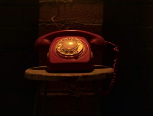le garcon et lunivers telephone rouge