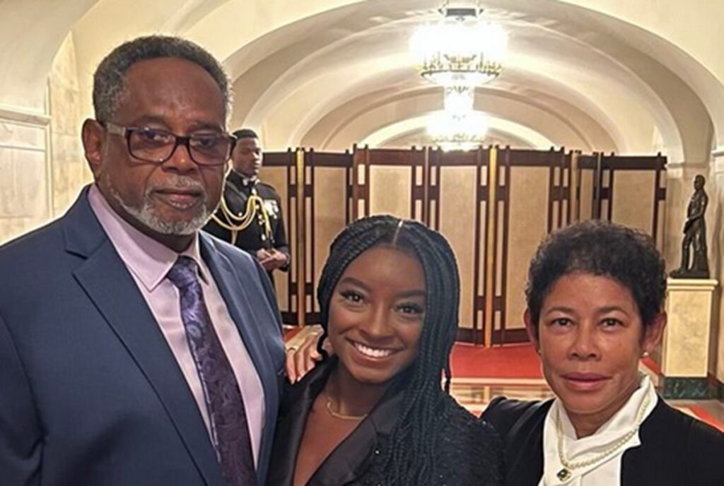 simone biles parents aujourdhui