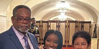 simone biles parents aujourdhui