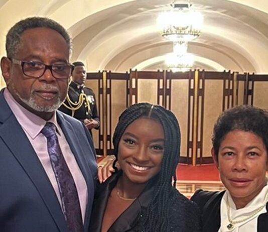 simone biles parents aujourdhui