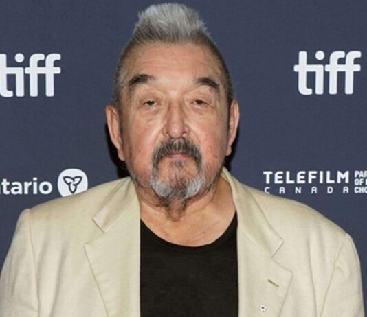 The Lowdown Saison 1 : Qui est Graham Greene à qui on rend hommage ? lowdown graham greene