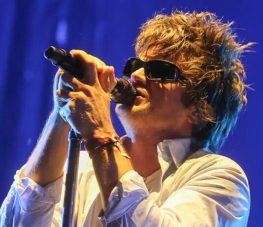 Joe Keery a le single Numéro 1 sur Spotify dans le Monde depuis 5 jours ! joe keery spotify end of beginning