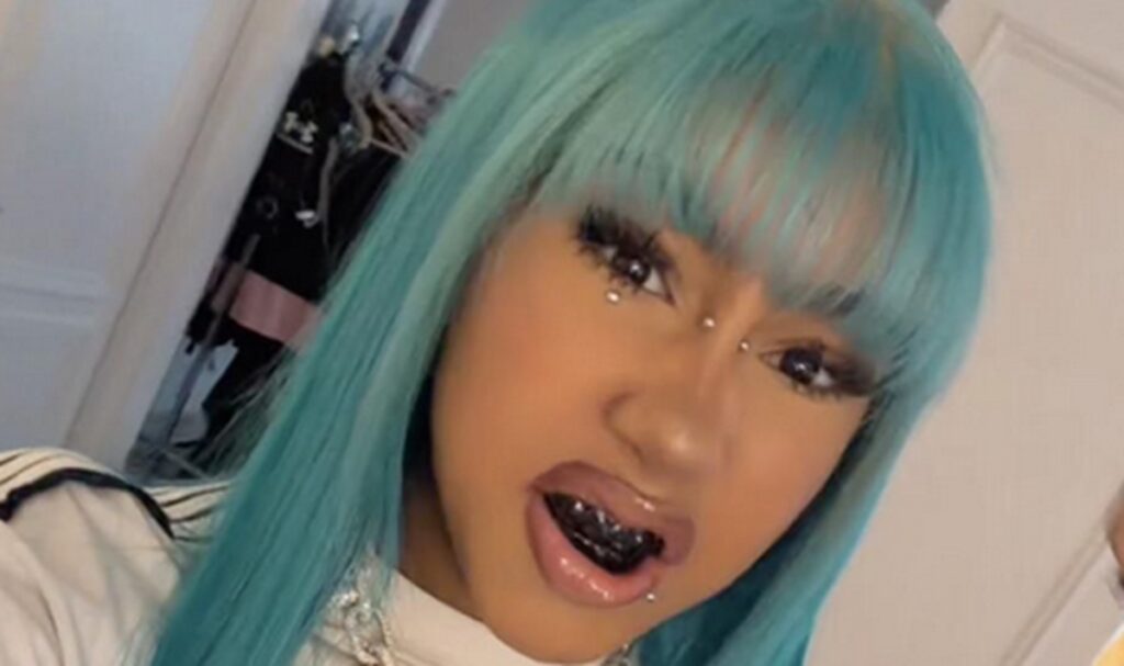 north west piercing polemique