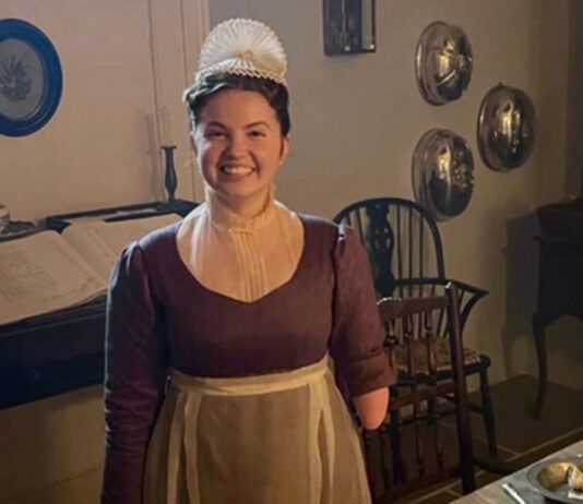 bridgerton actrice un bras hazel