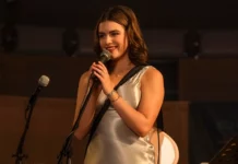 ella bright chante elle dans off campus