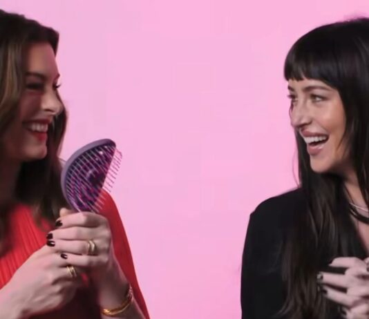 brosse a cheveux vibrante anne hathaway dakota johnson